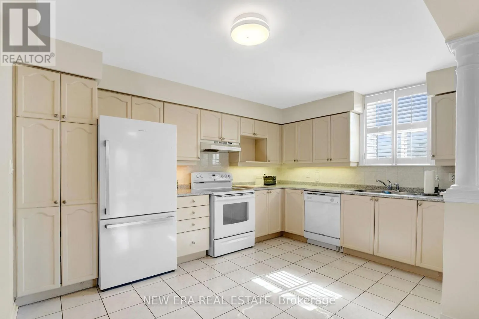 522 - 7373 MARTIN GROVE ROAD