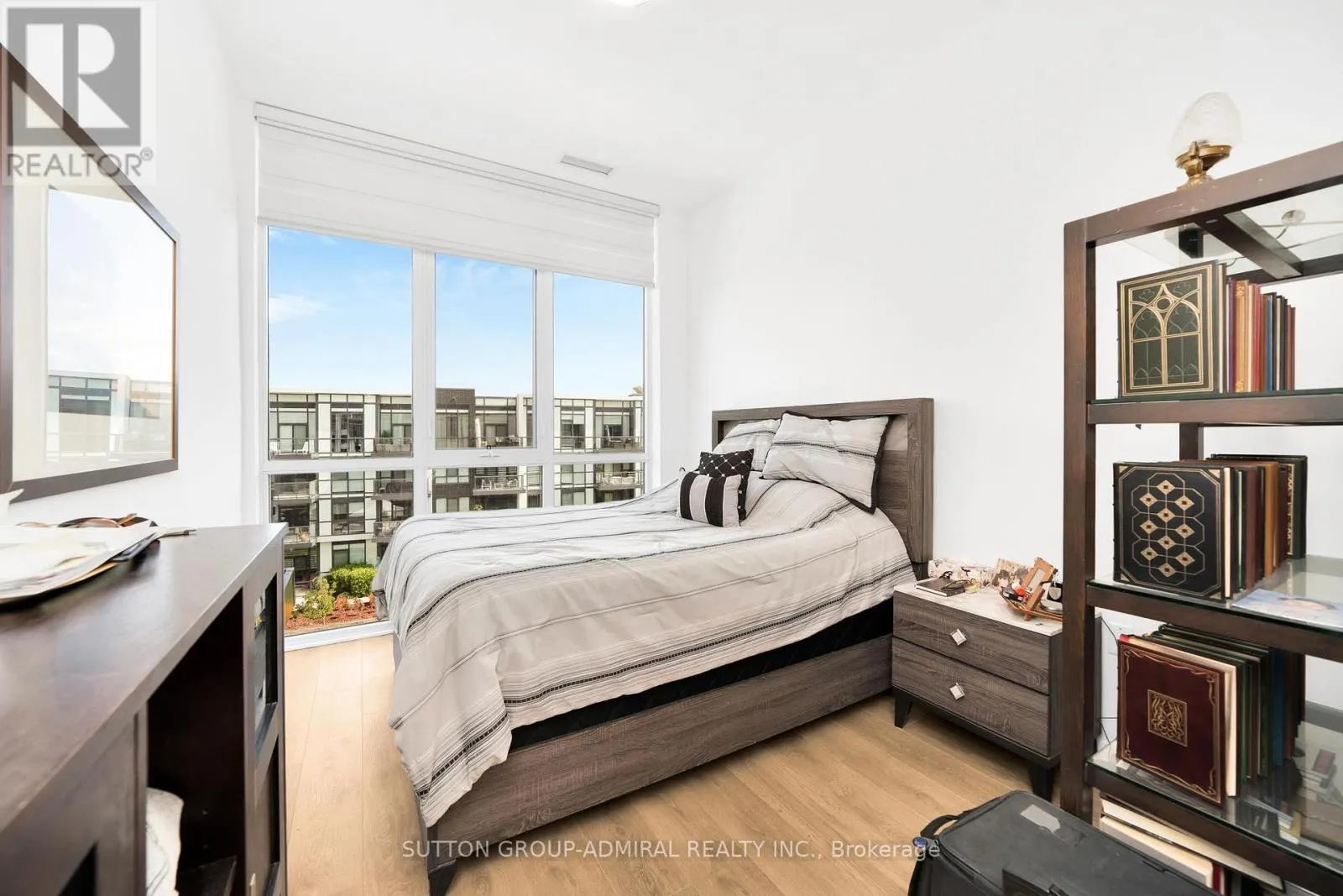 431 - 415 SEA RAY AVENUE