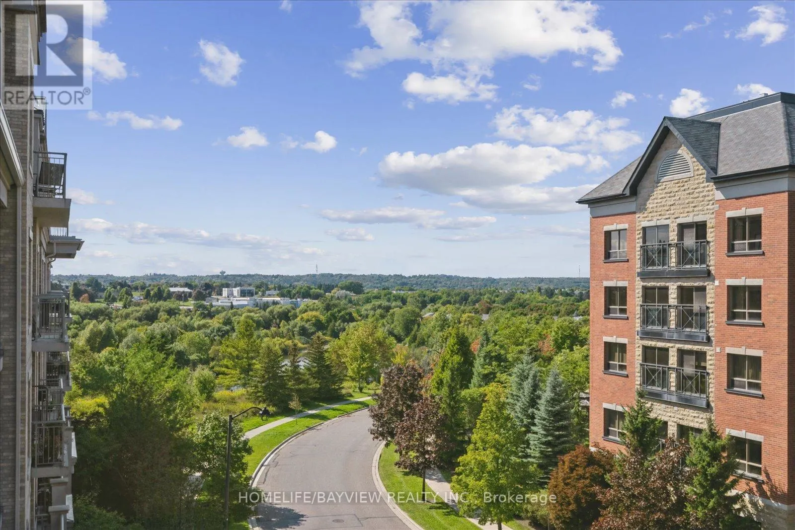 421 - 180 JOHN WAY W