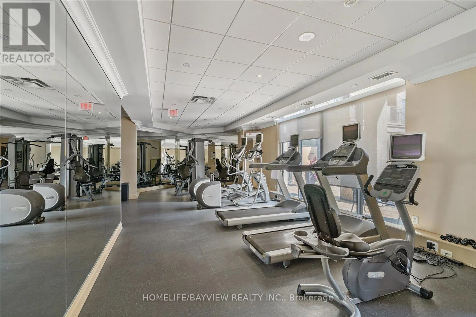 421 - 180 JOHN WAY W