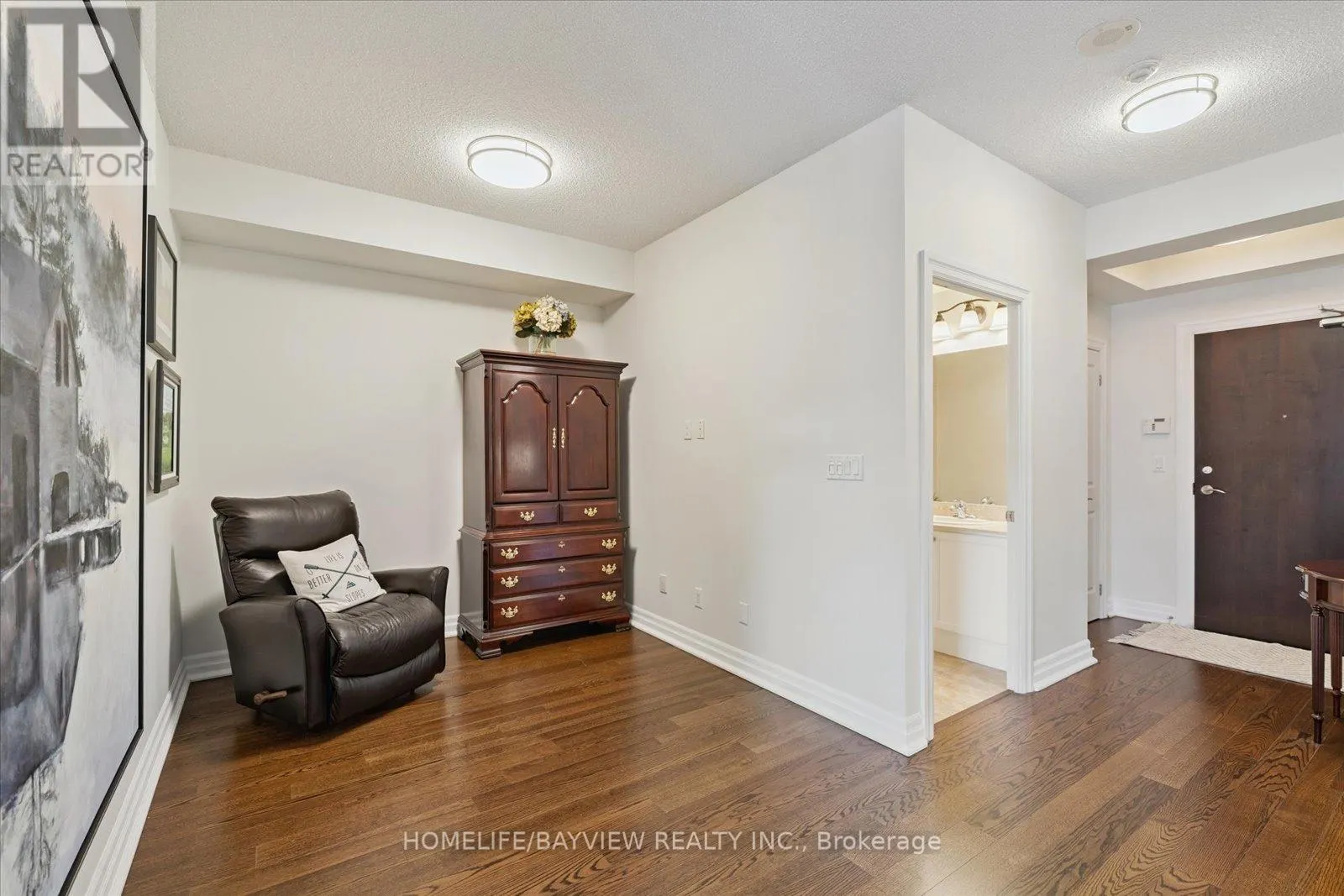 421 - 180 JOHN WAY W