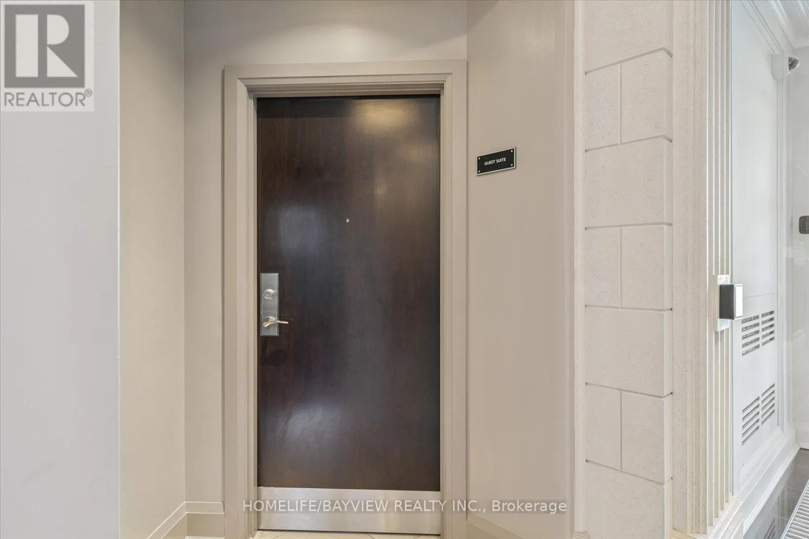 421 - 180 JOHN WAY W