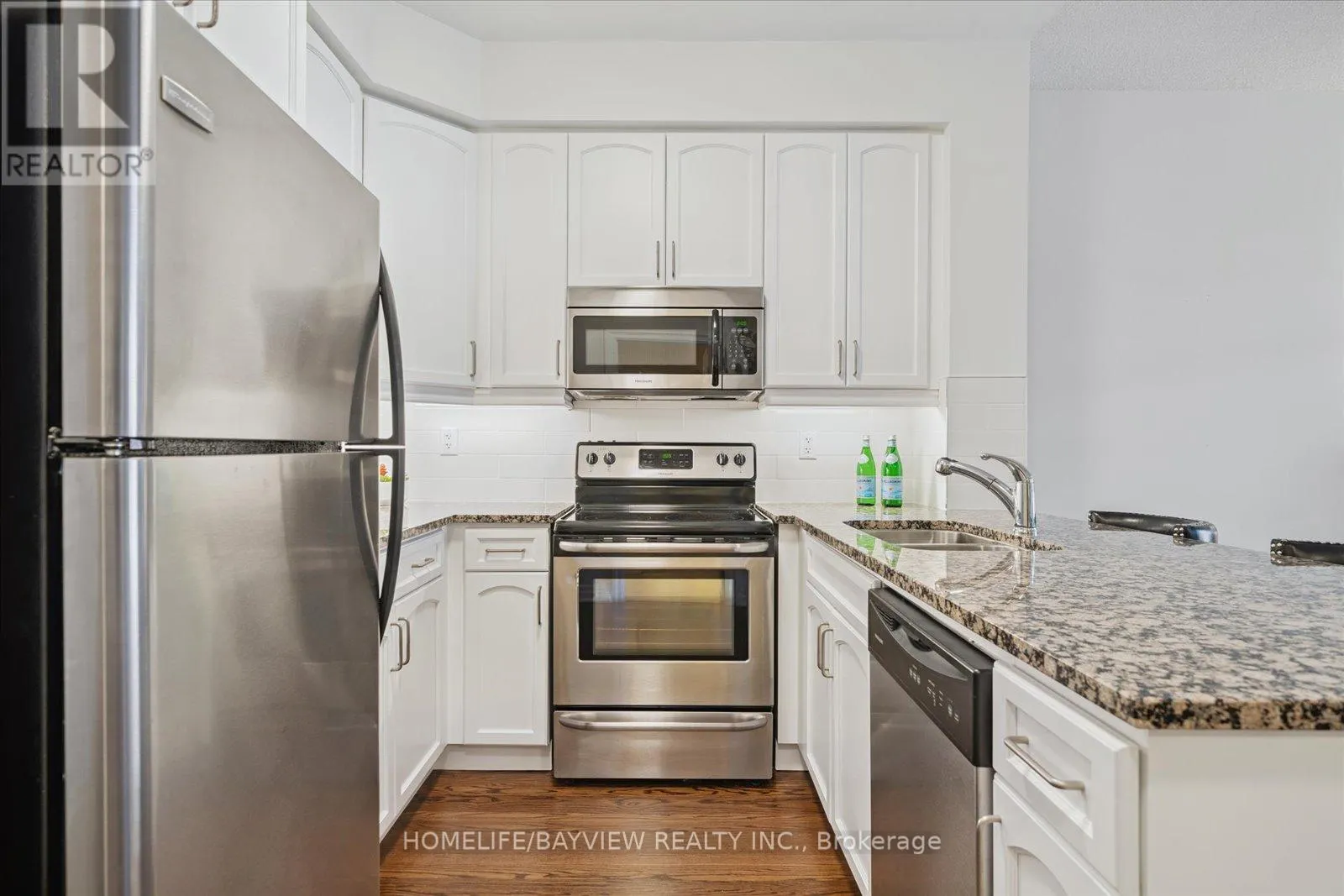 421 - 180 JOHN WAY W
