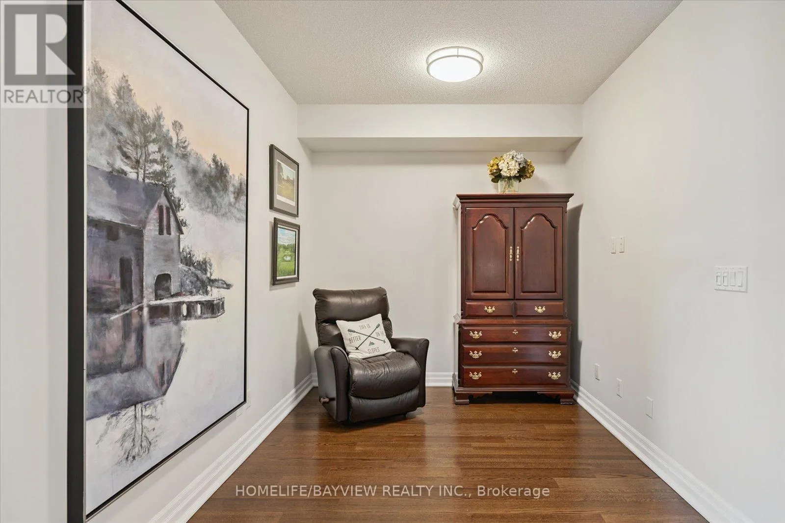 421 - 180 JOHN WAY W