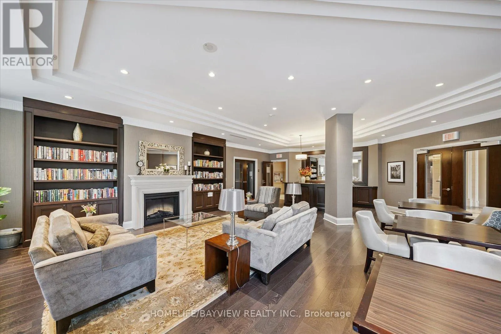 421 - 180 JOHN WAY W
