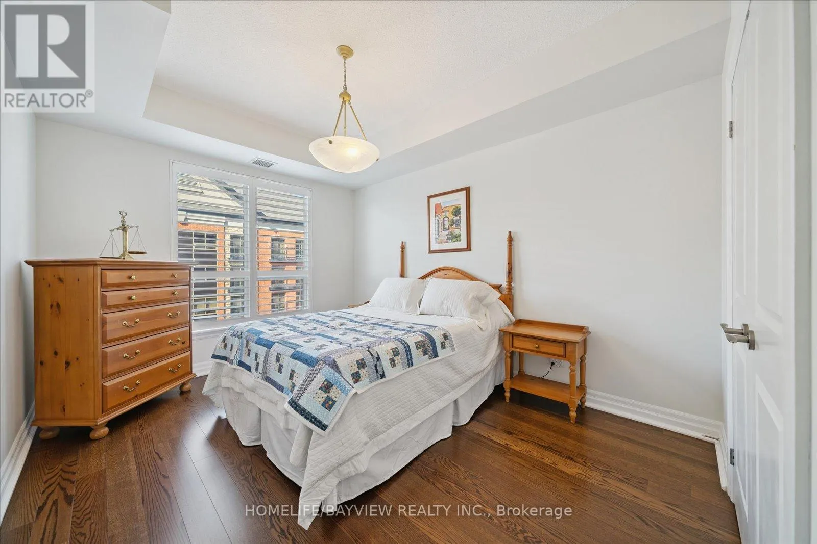 421 - 180 JOHN WAY W