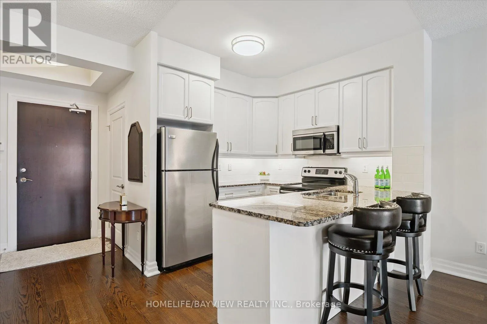 421 - 180 JOHN WAY W