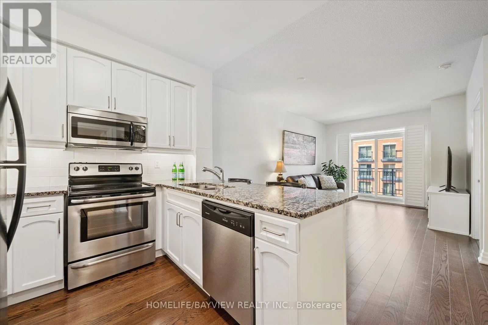 421 - 180 JOHN WAY W
