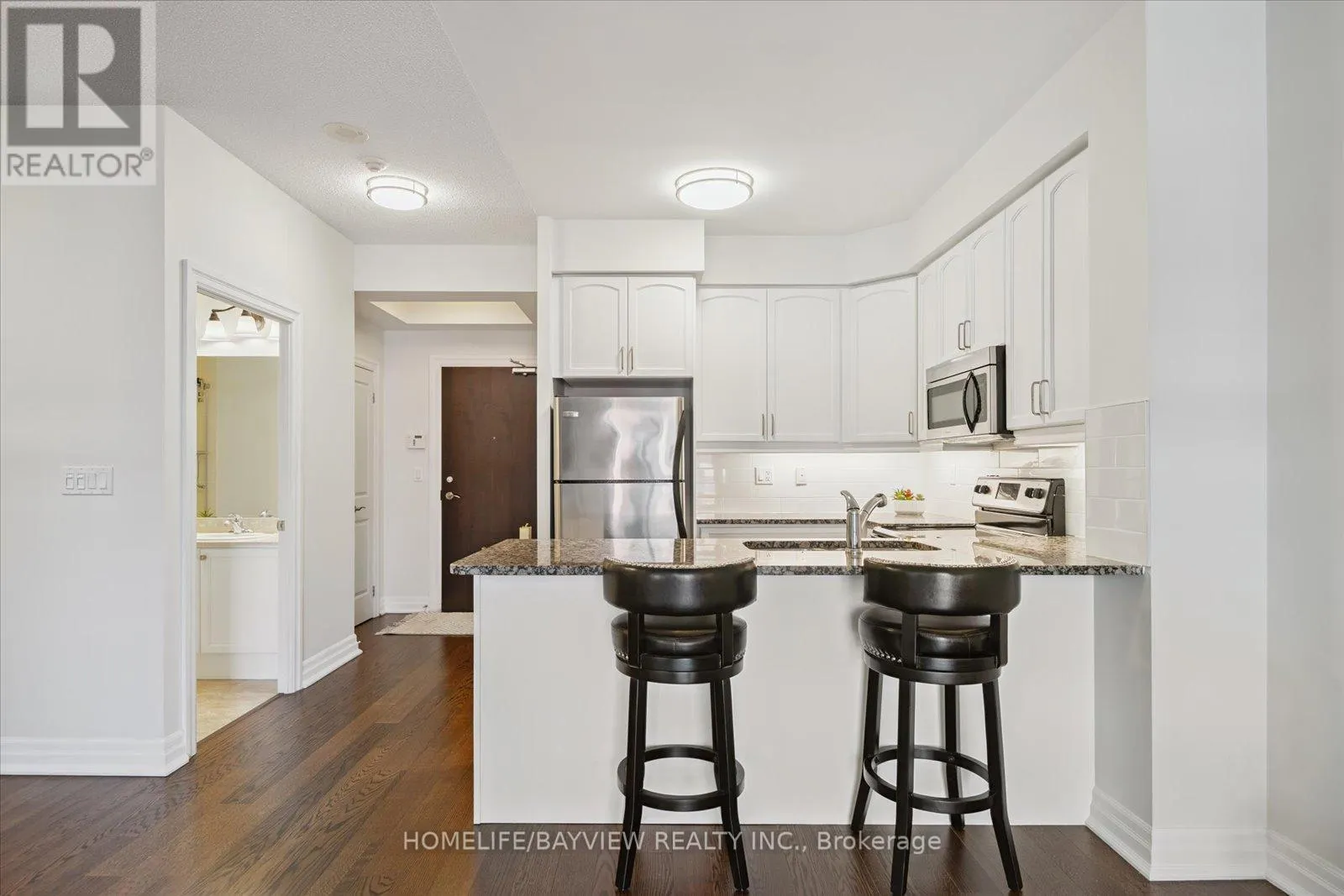 421 - 180 JOHN WAY W