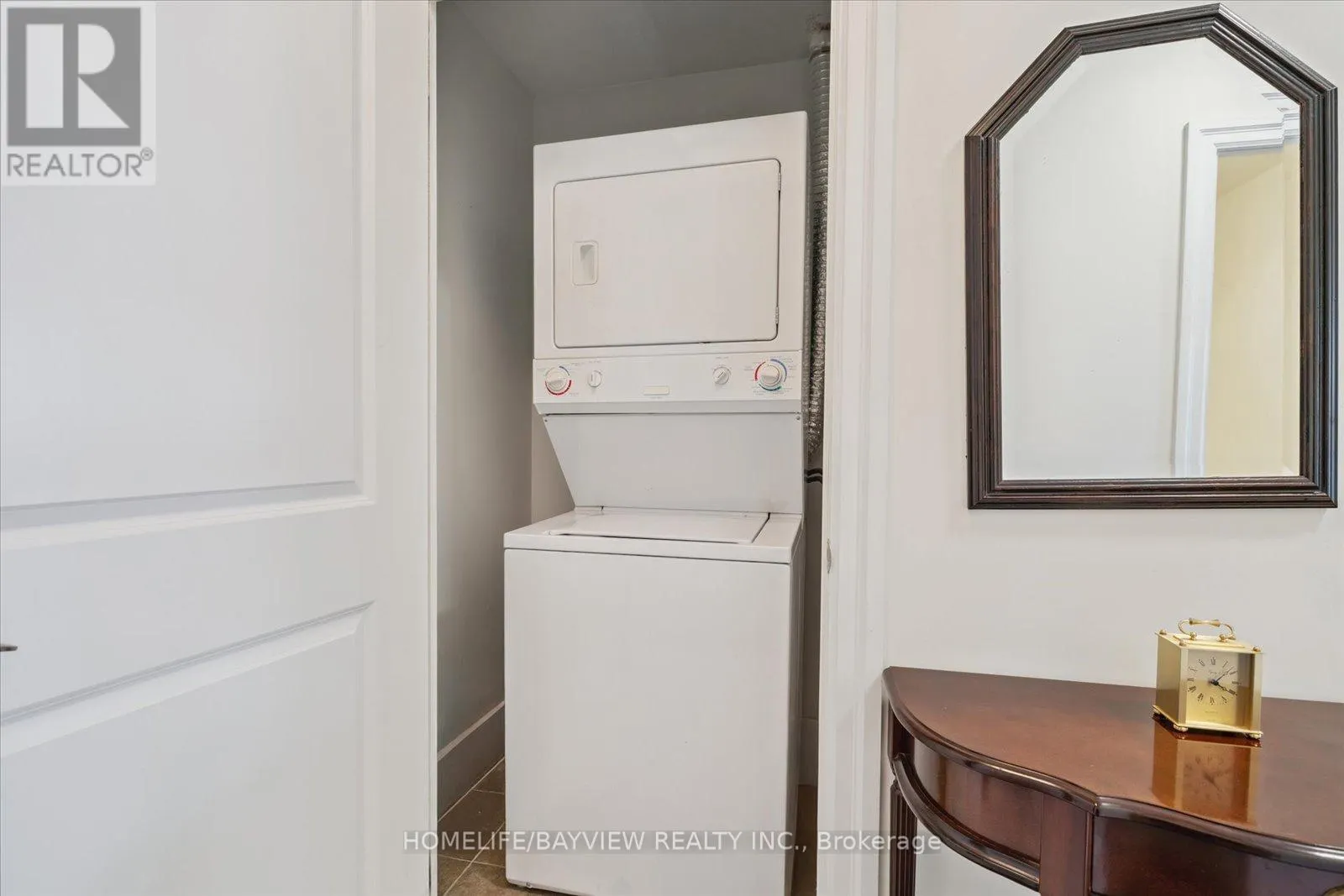 421 - 180 JOHN WAY W