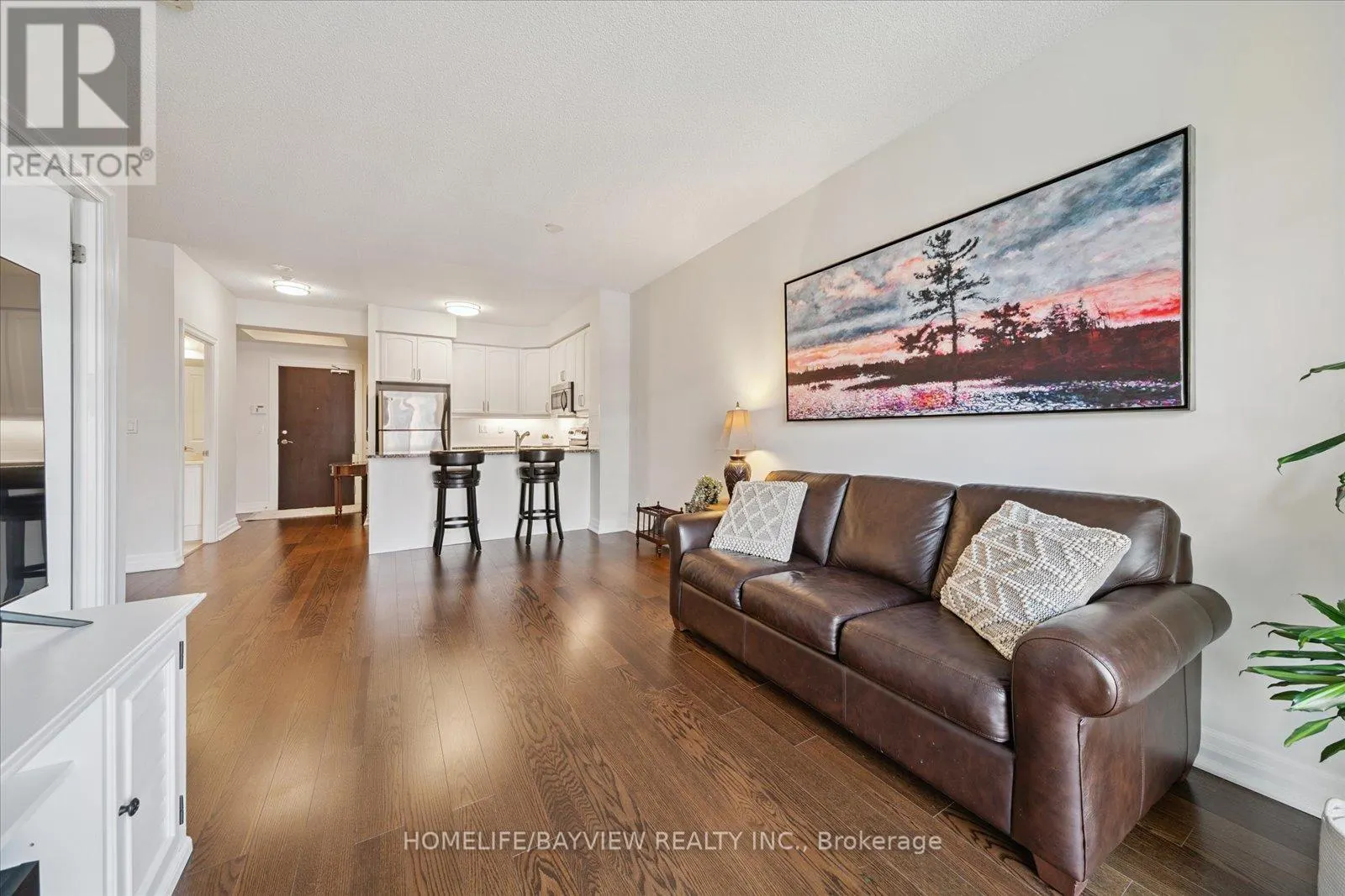421 - 180 JOHN WAY W