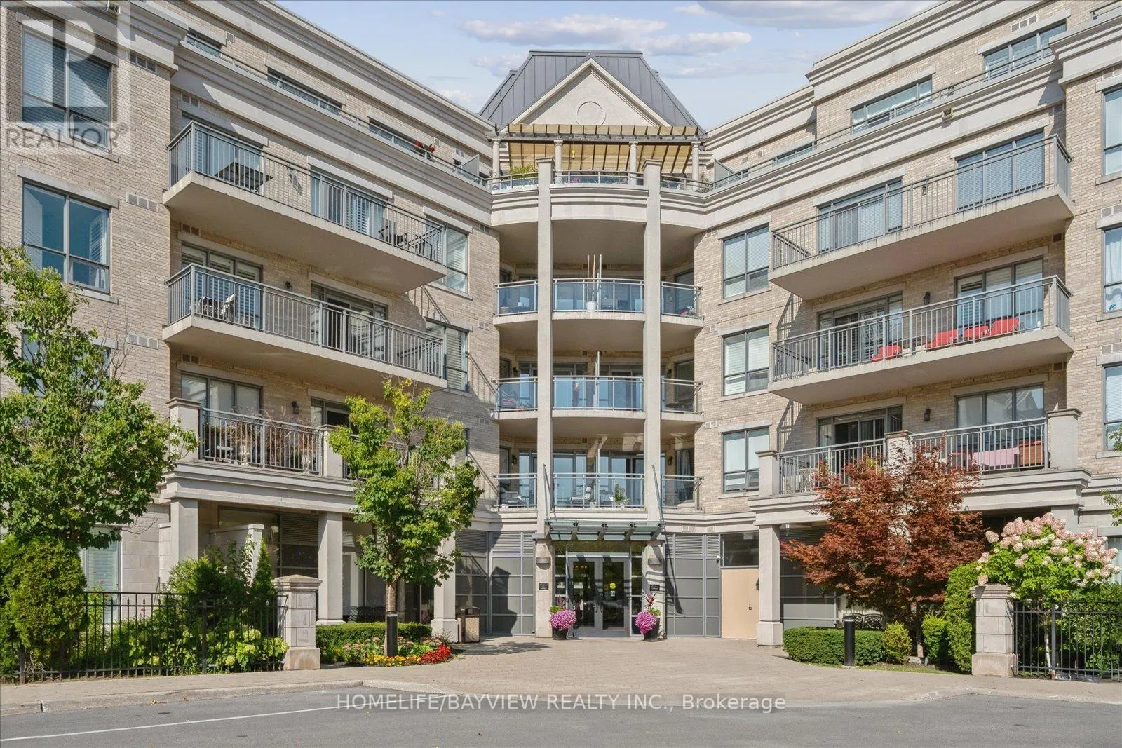 421 - 180 JOHN WAY W