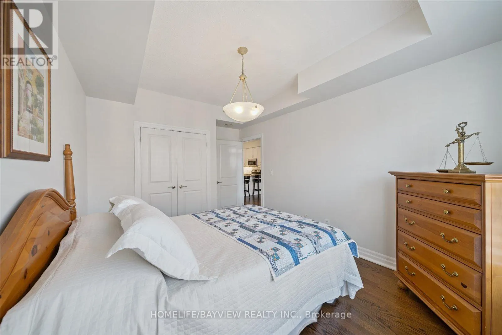 421 - 180 JOHN WAY W