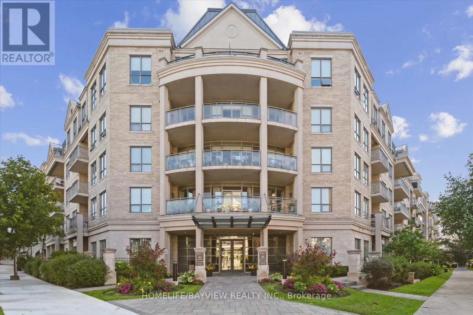 421 - 180 JOHN WAY W