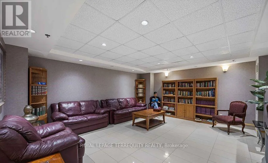 215 - 11121 YONGE STREET
