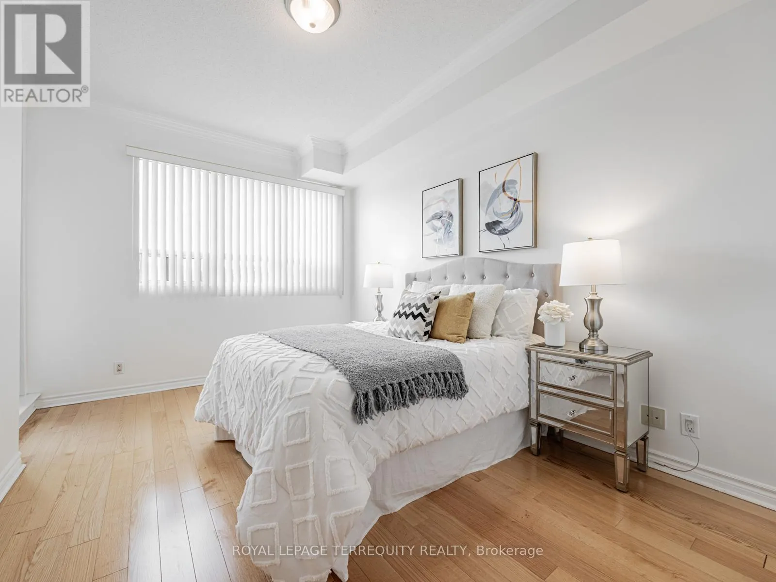 215 - 11121 YONGE STREET