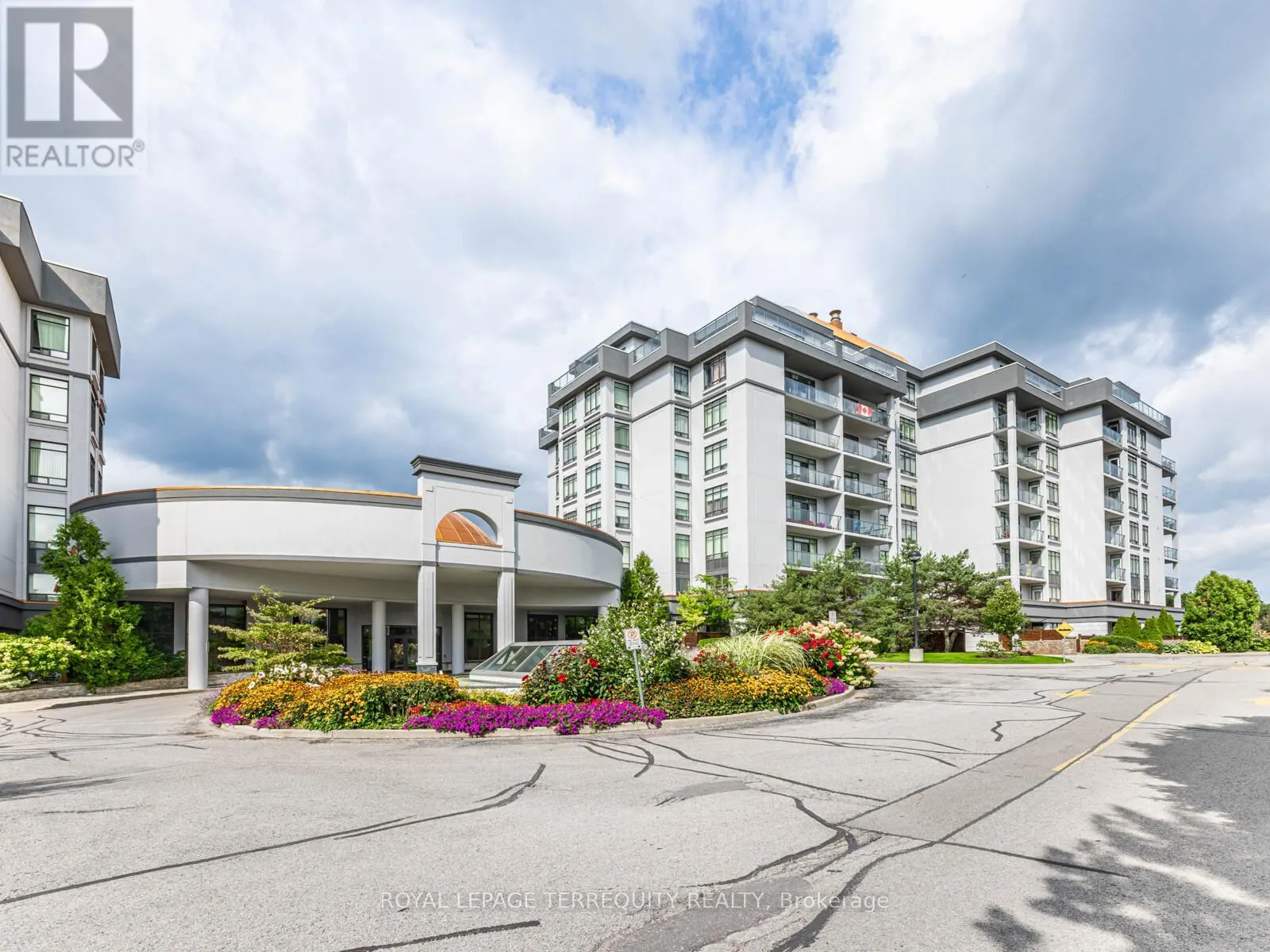 215 - 11121 YONGE STREET