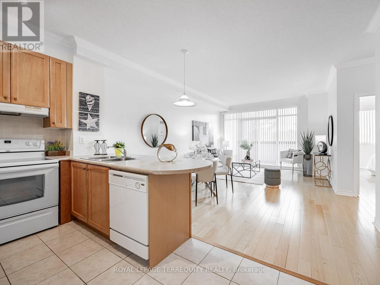 215 - 11121 YONGE STREET