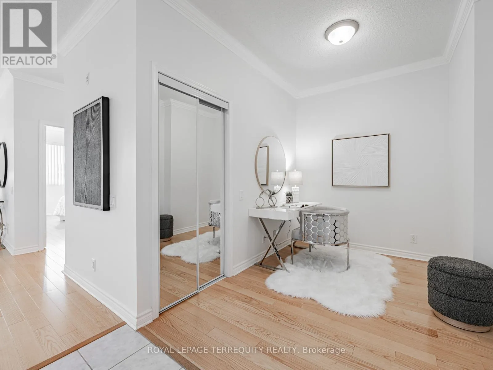 215 - 11121 YONGE STREET