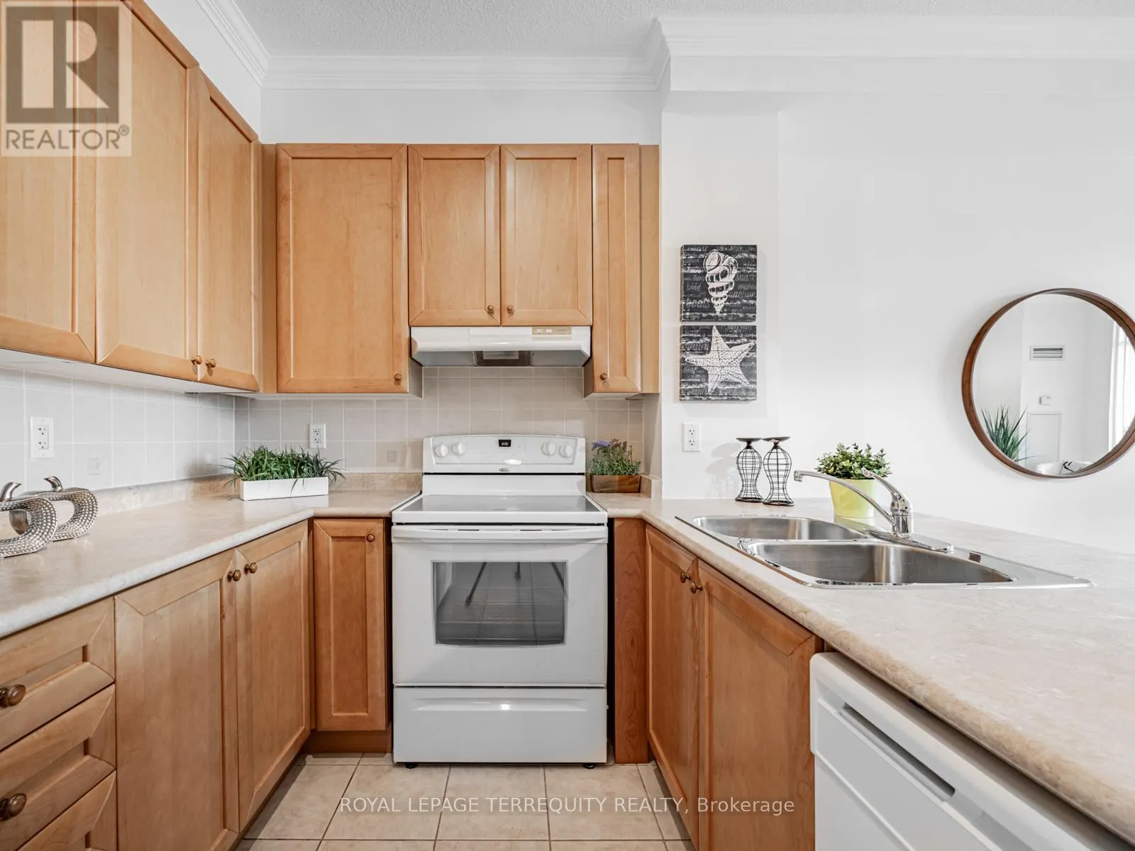 215 - 11121 YONGE STREET