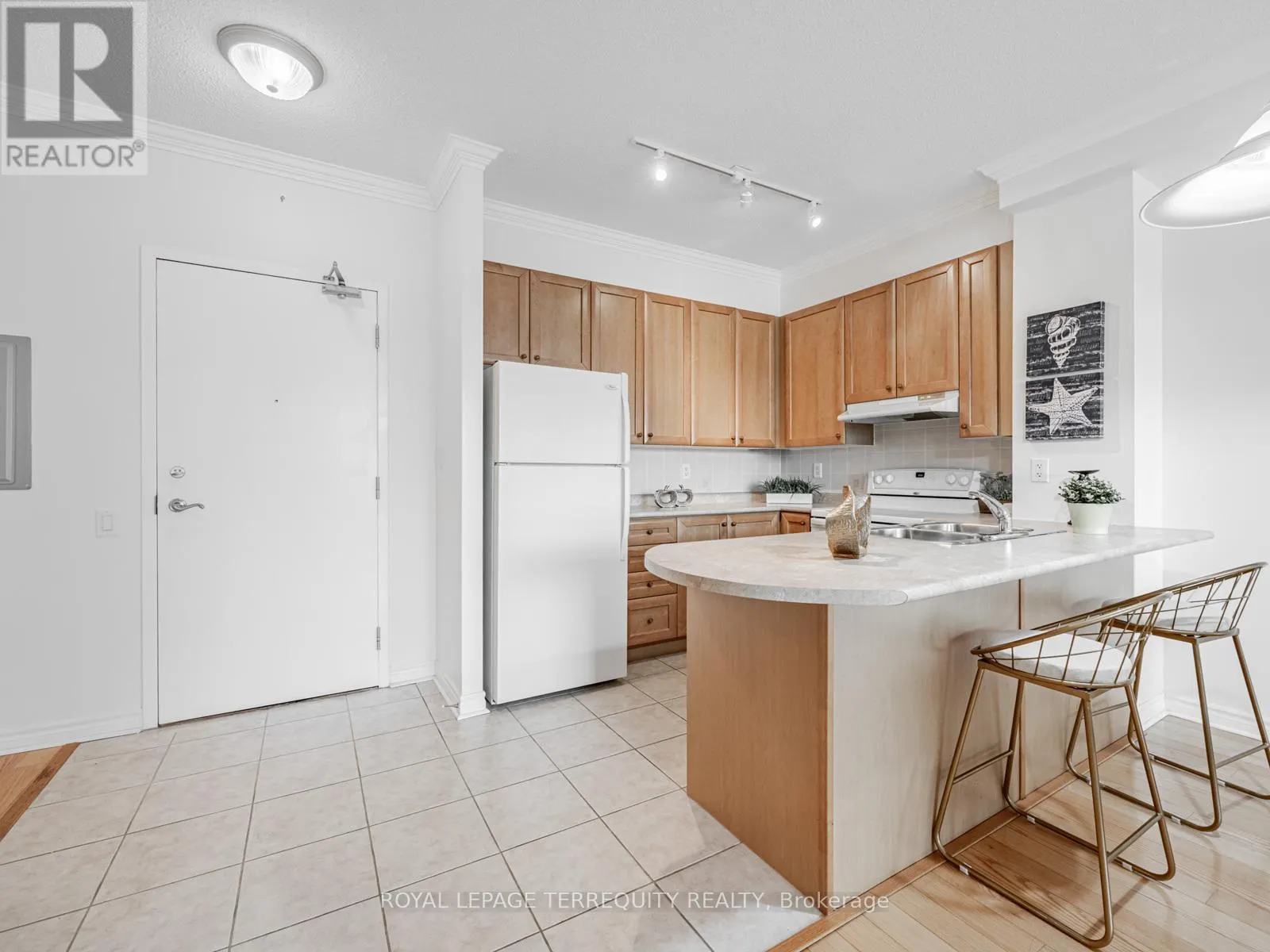215 - 11121 YONGE STREET
