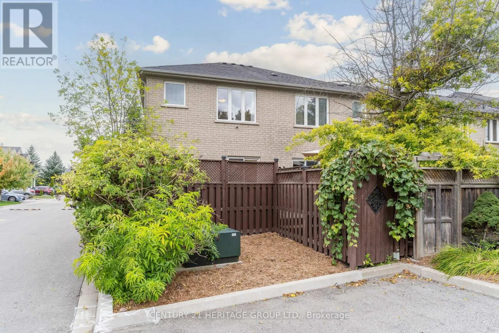 187 TOM TAYLOR CRESCENT