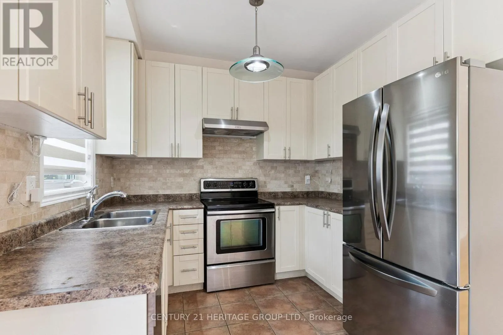 187 TOM TAYLOR CRESCENT