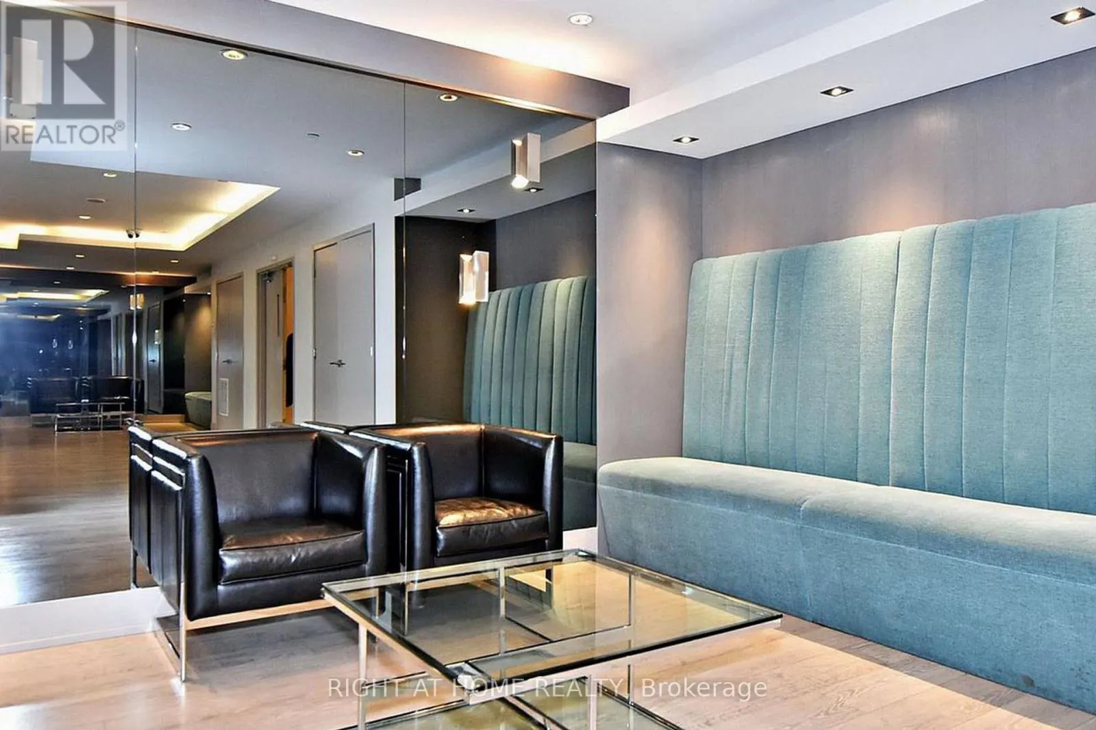 1127 - 7161 YONGE STREET