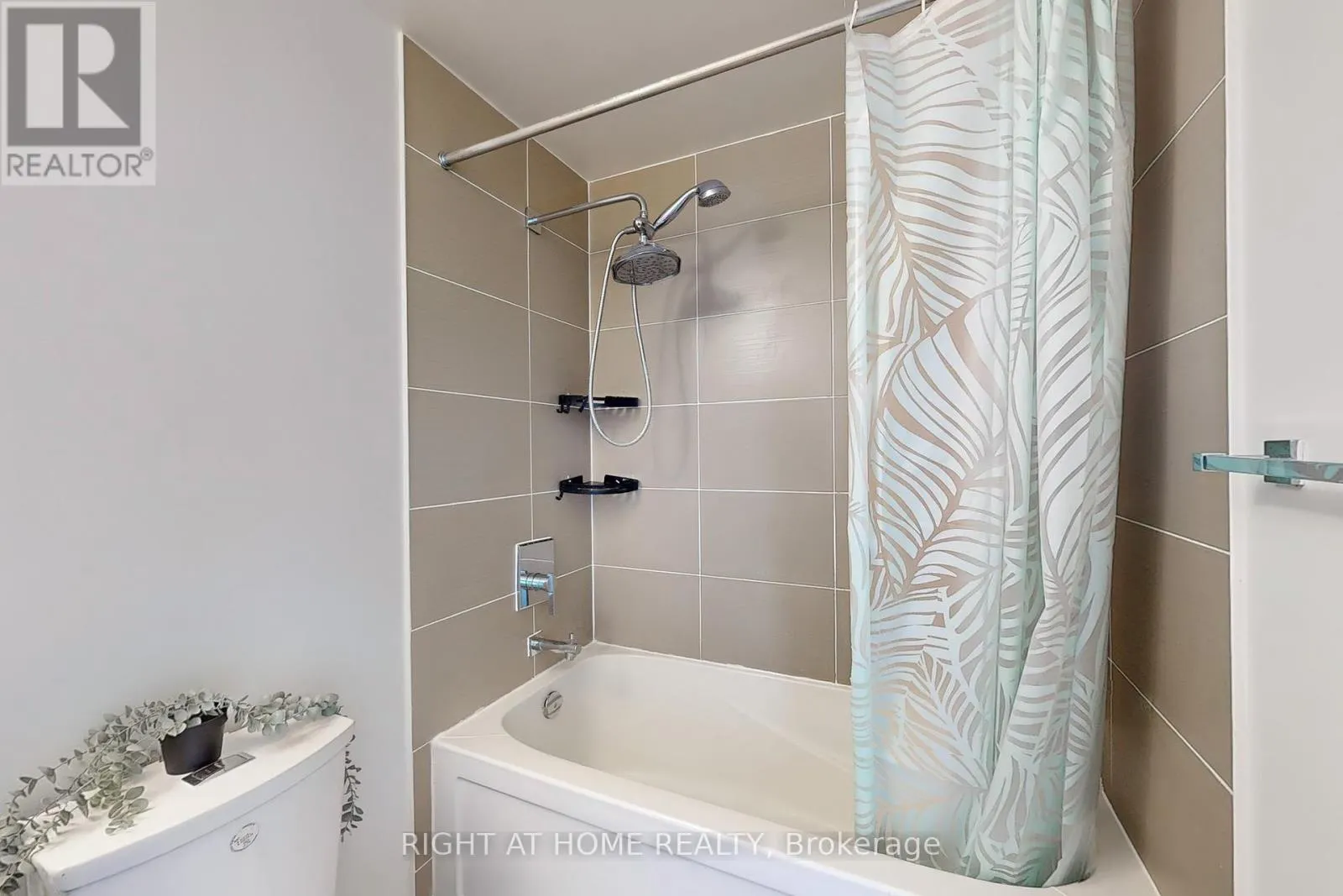 1127 - 7161 YONGE STREET