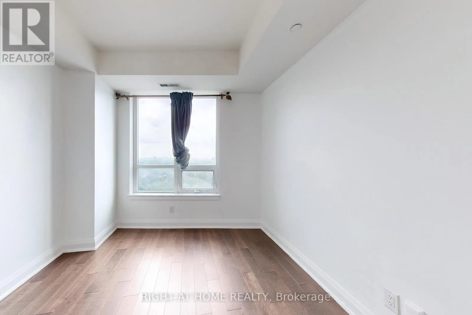 1127 - 7161 YONGE STREET