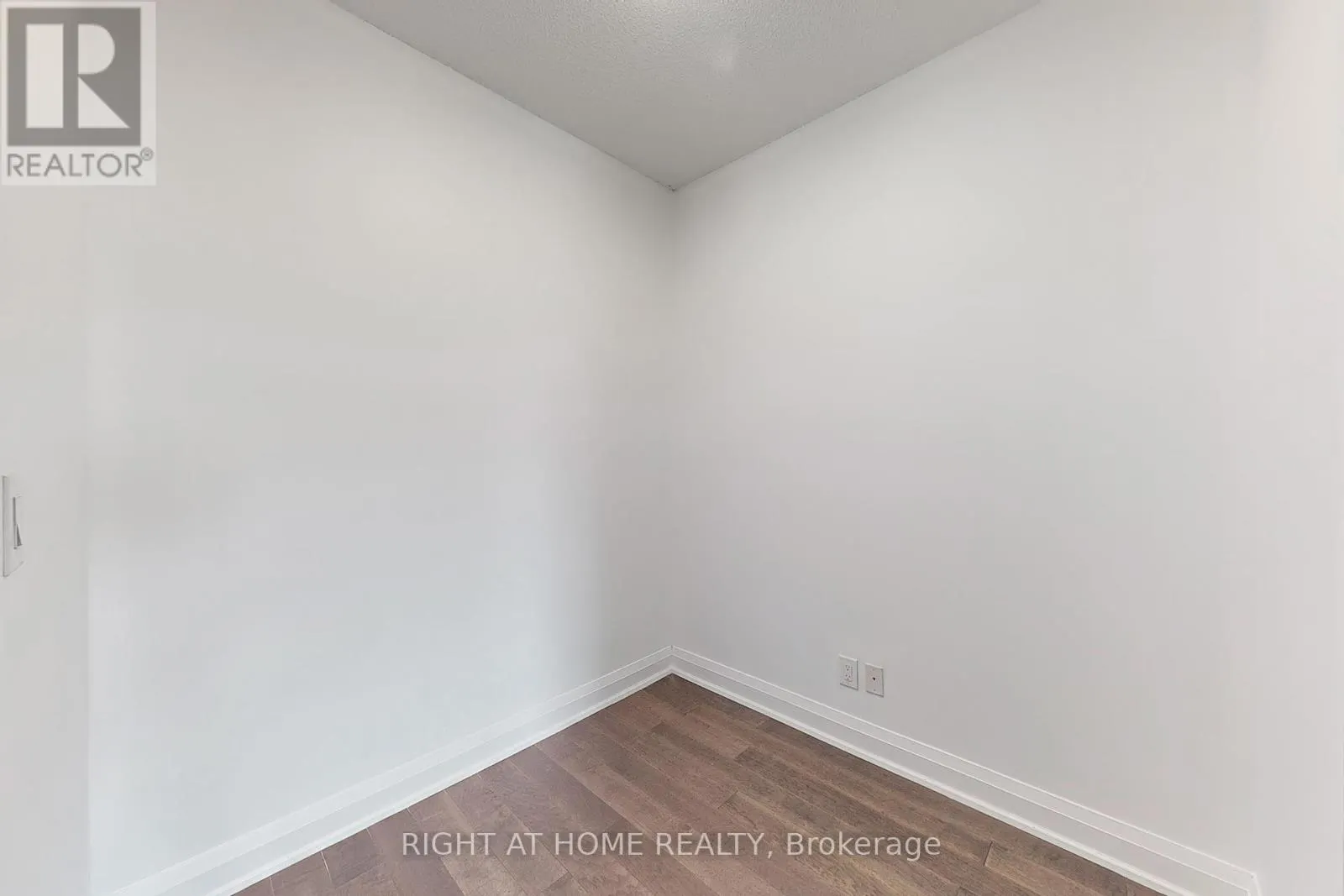 1127 - 7161 YONGE STREET