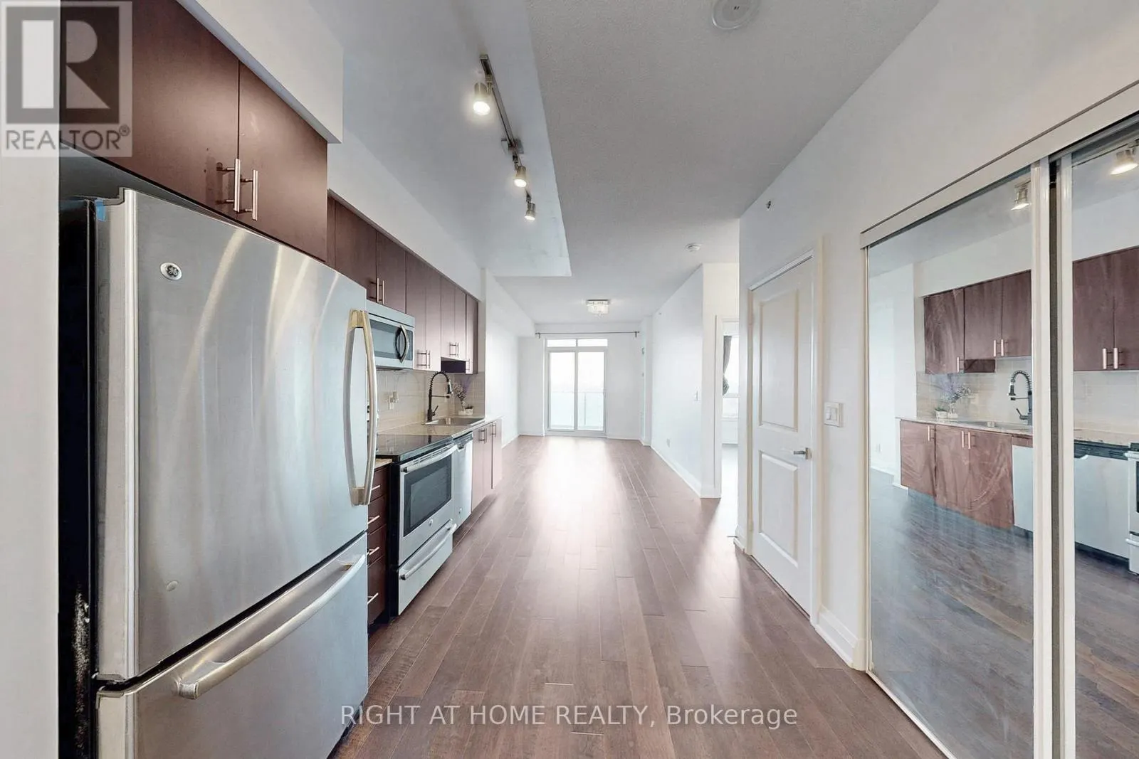 1127 - 7161 YONGE STREET