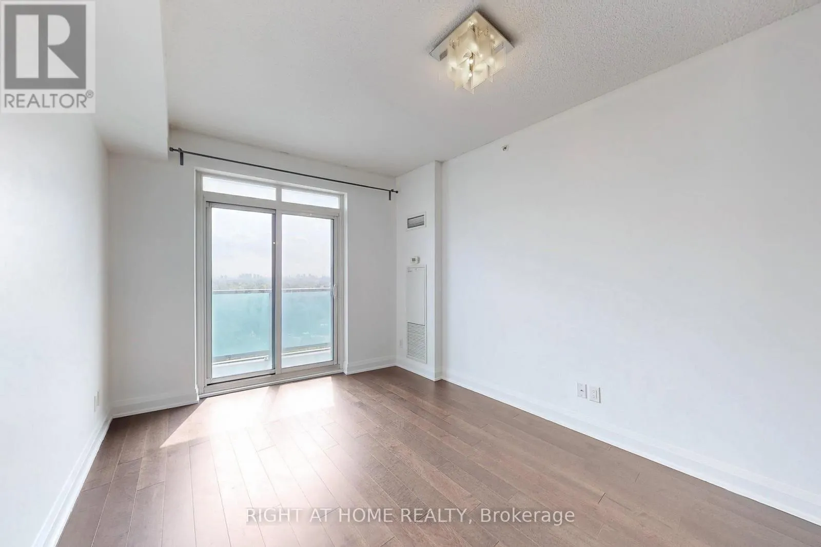 1127 - 7161 YONGE STREET