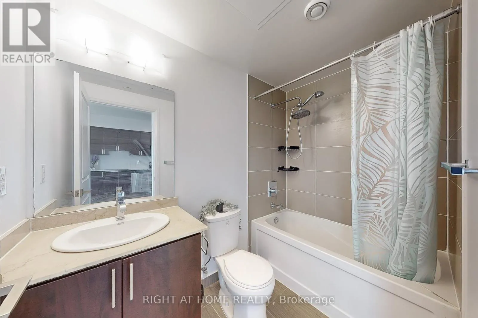 1127 - 7161 YONGE STREET