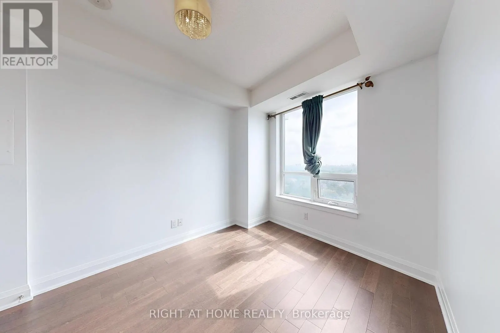 1127 - 7161 YONGE STREET