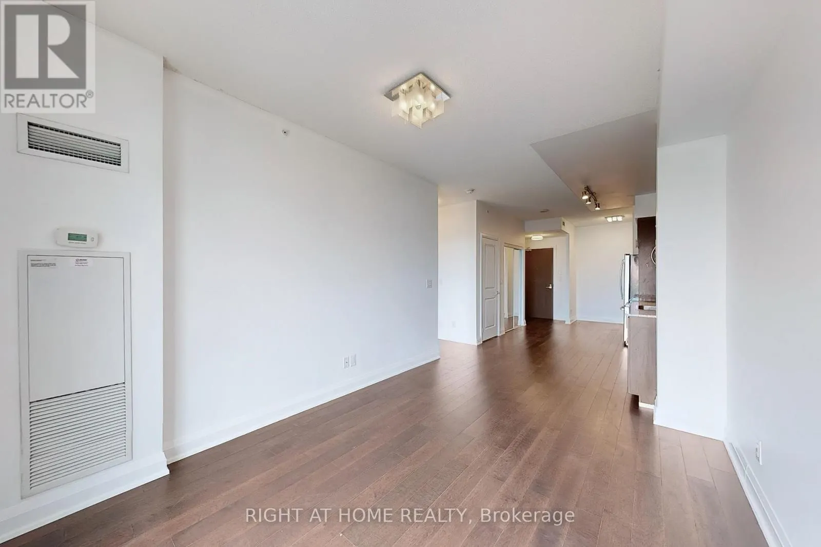 1127 - 7161 YONGE STREET