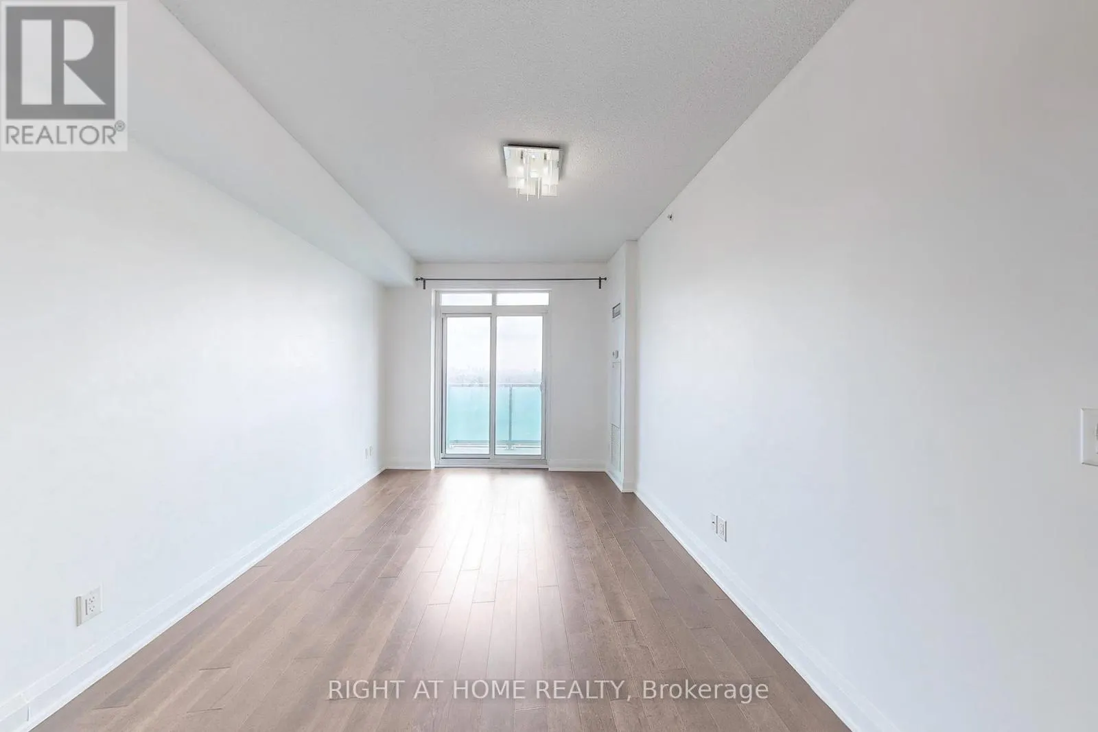 1127 - 7161 YONGE STREET