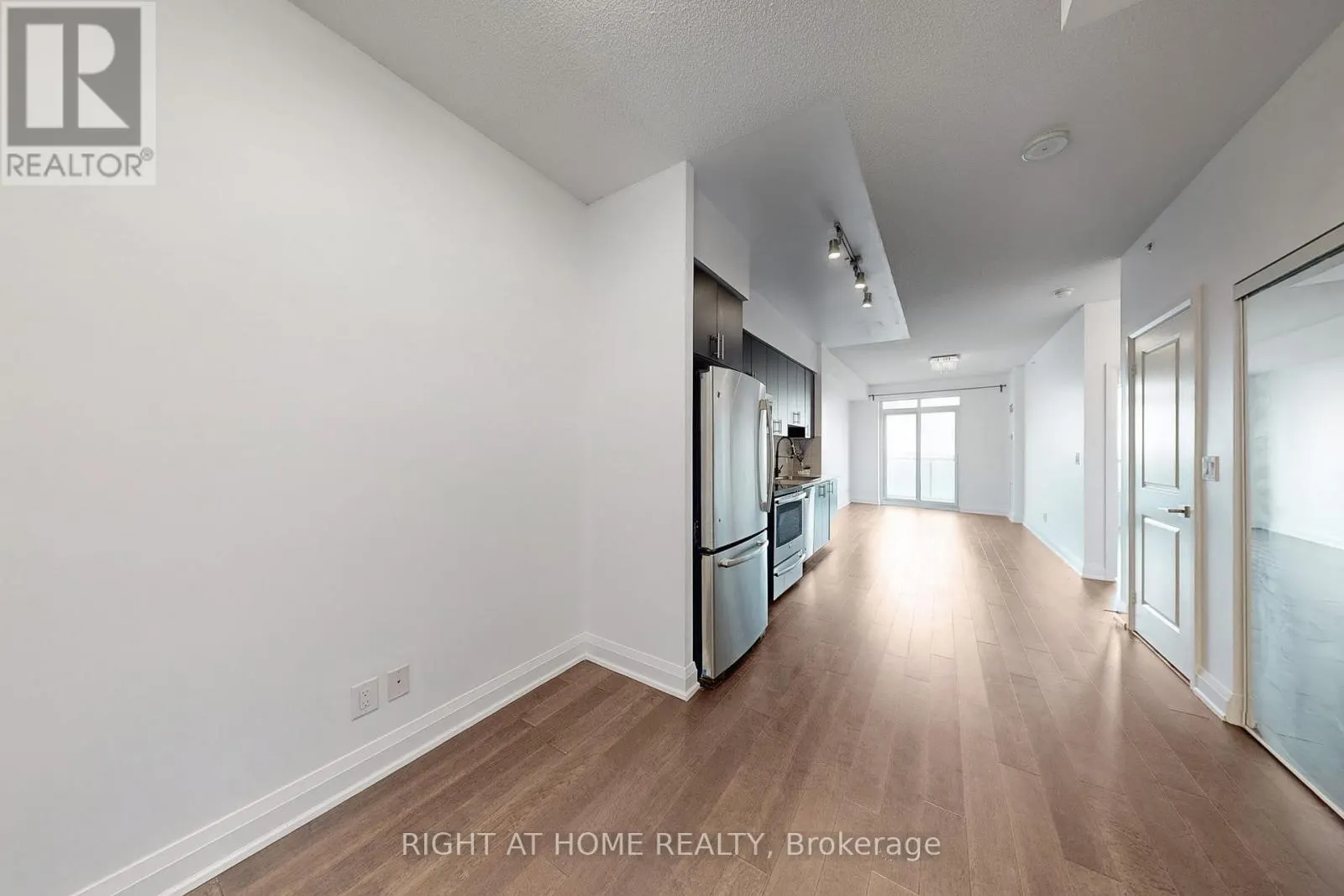 1127 - 7161 YONGE STREET