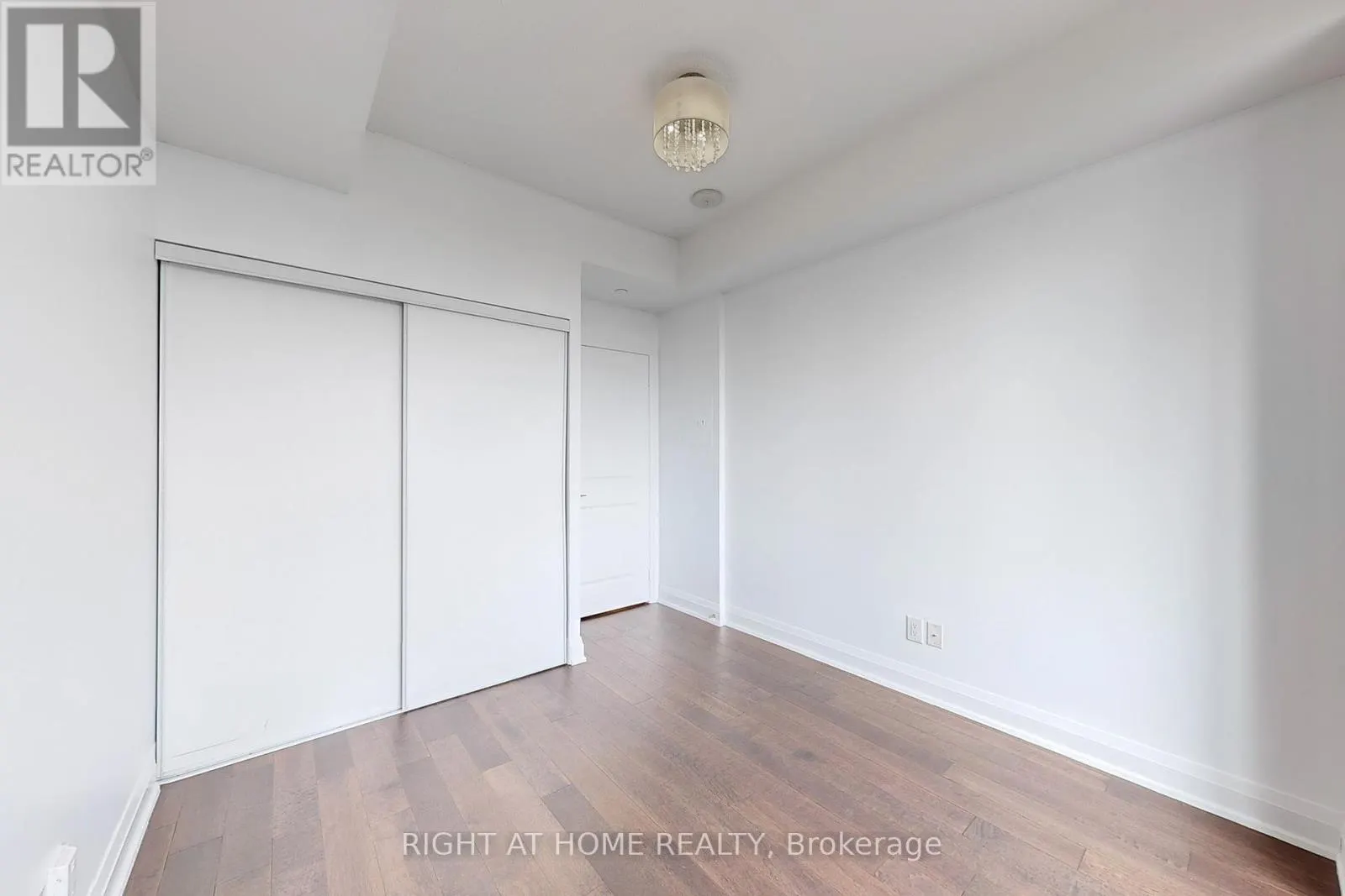 1127 - 7161 YONGE STREET