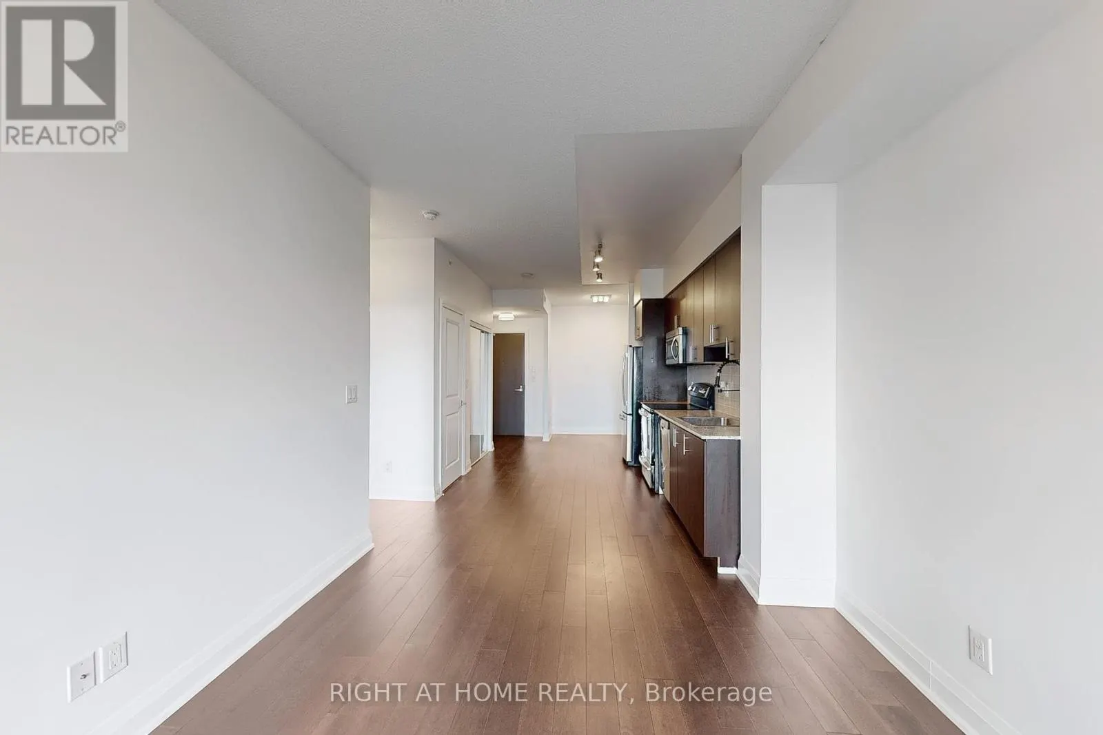 1127 - 7161 YONGE STREET