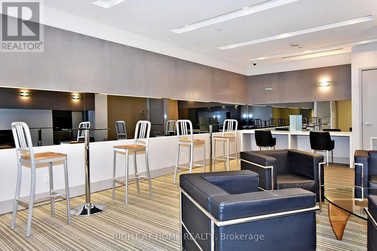 1127 - 7161 YONGE STREET
