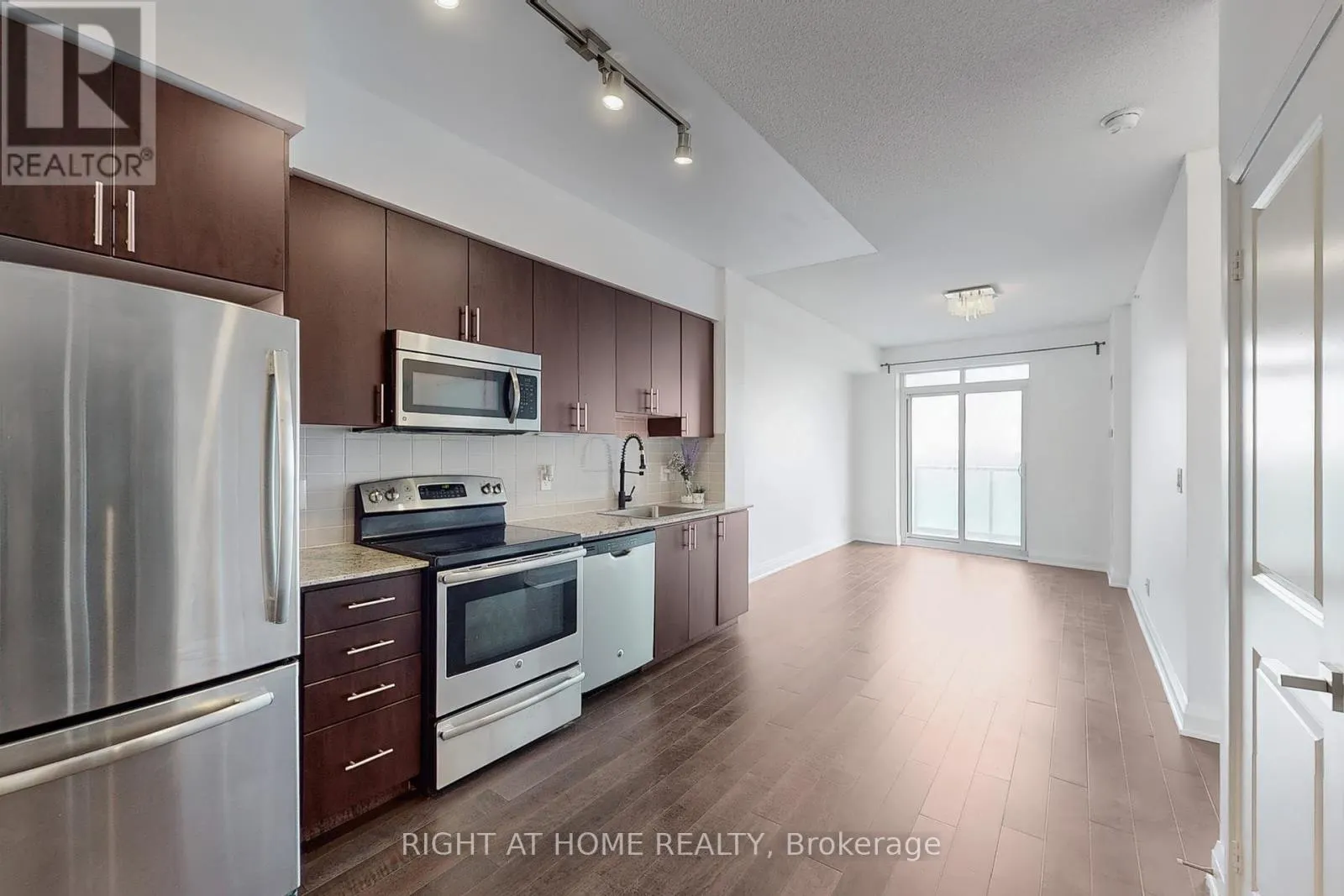 1127 - 7161 YONGE STREET