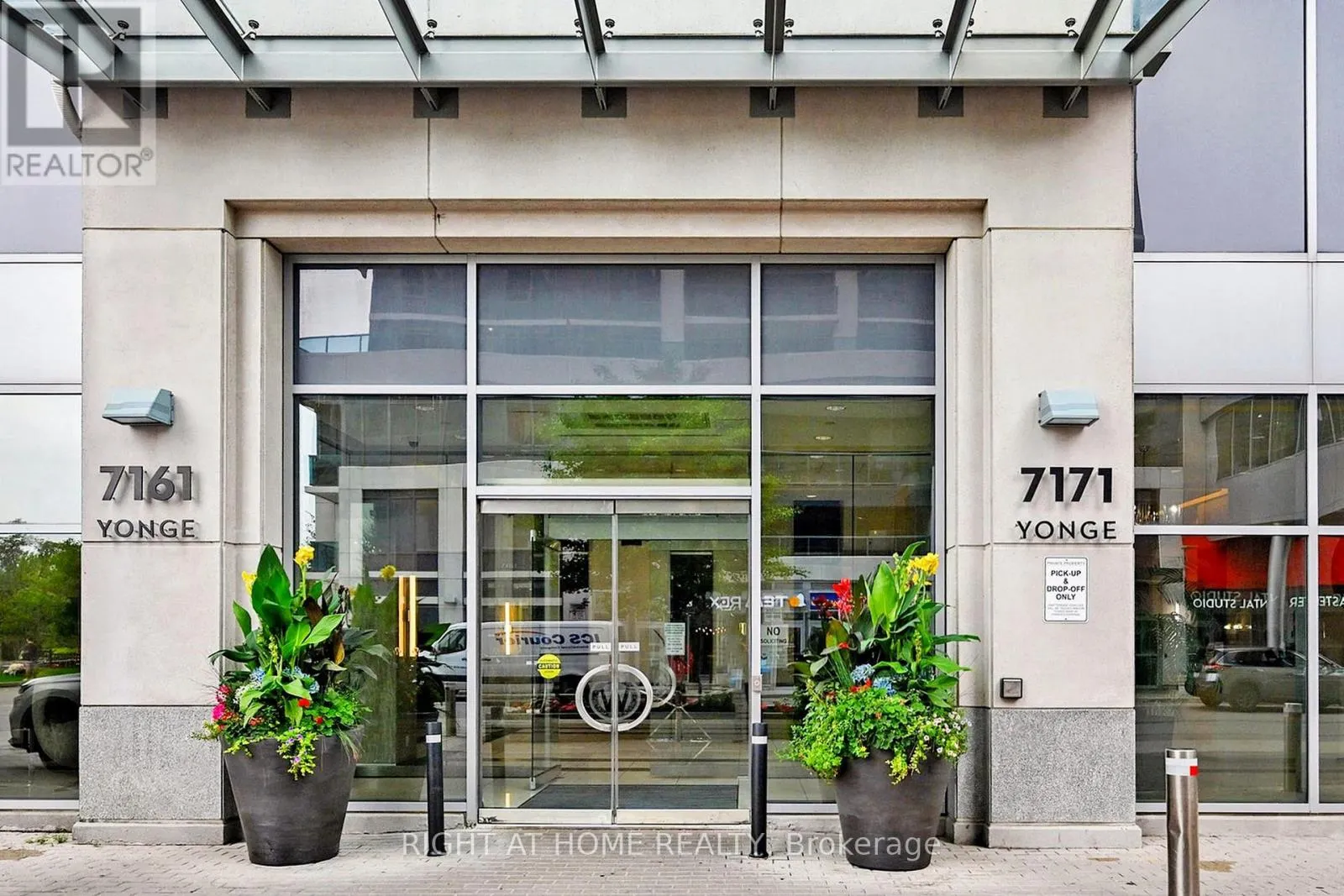 1127 - 7161 YONGE STREET