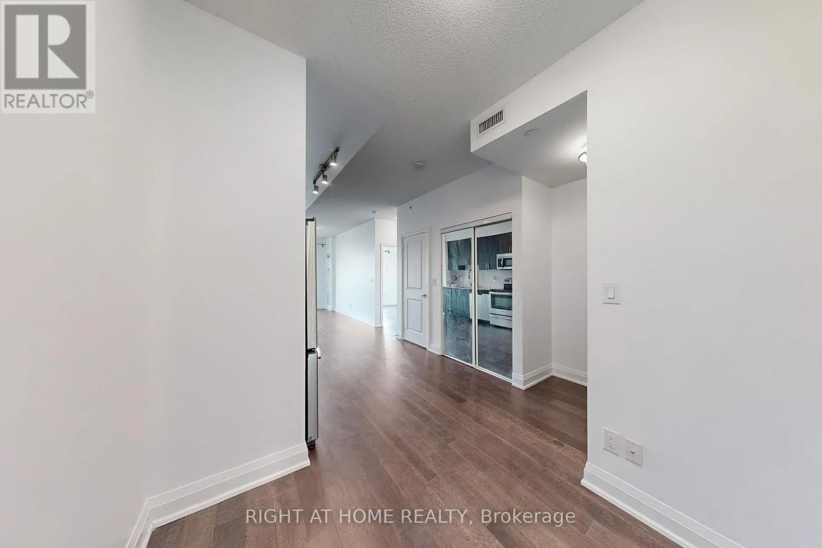 1127 - 7161 YONGE STREET