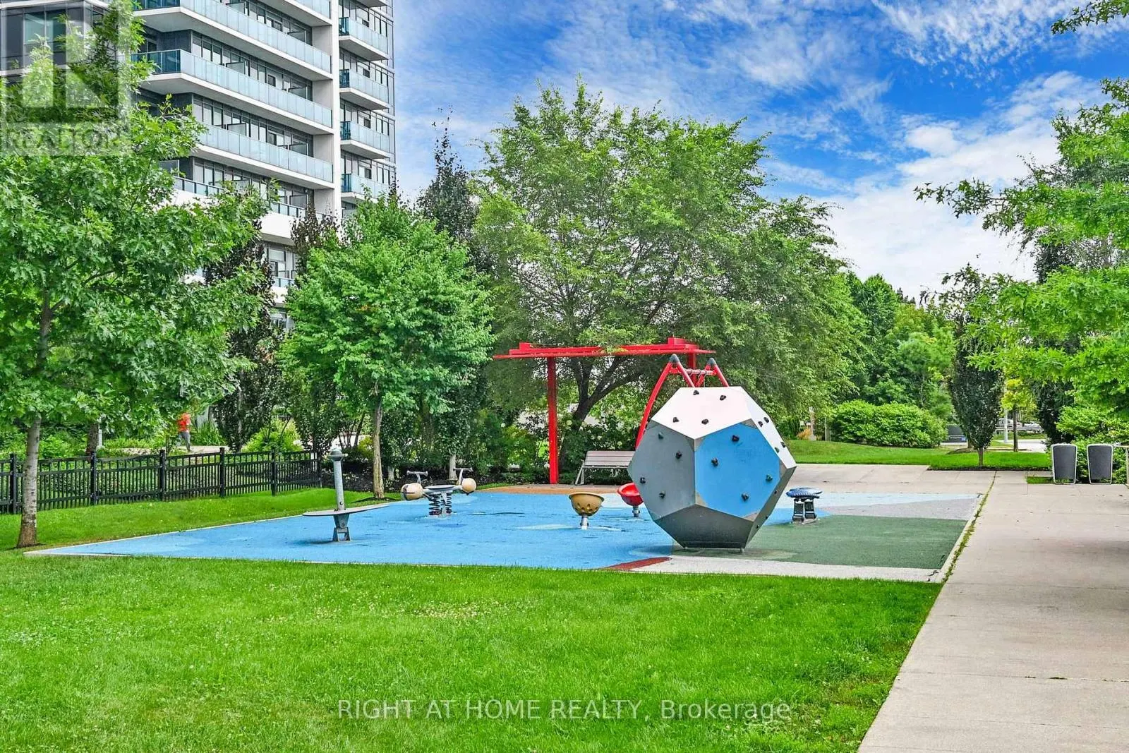 1127 - 7161 YONGE STREET