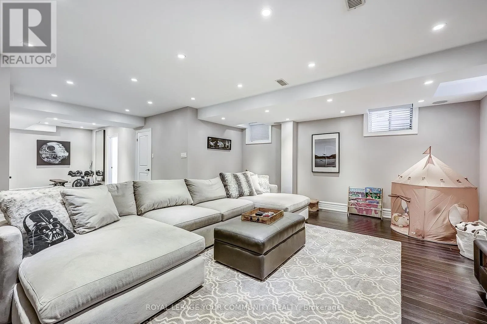 17 CLAUDVIEW STREET
