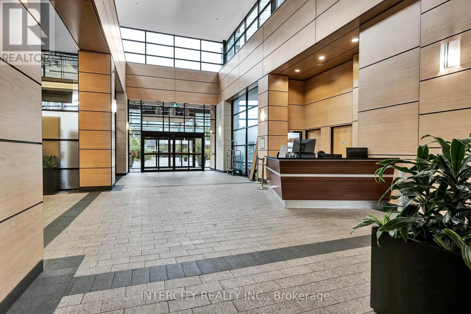 412 - 2910 HIGHWAY 7 W