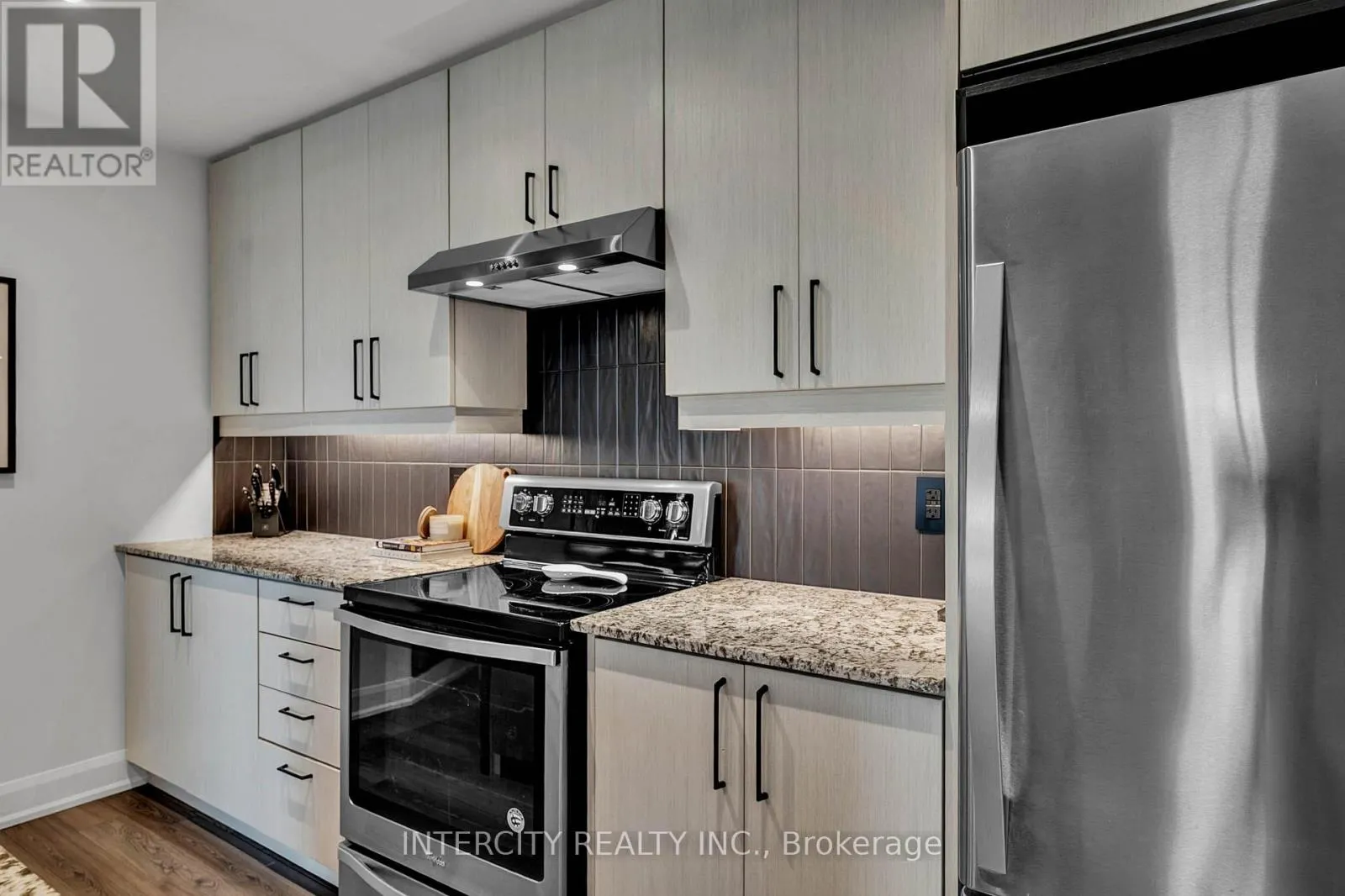 412 - 2910 HIGHWAY 7 W