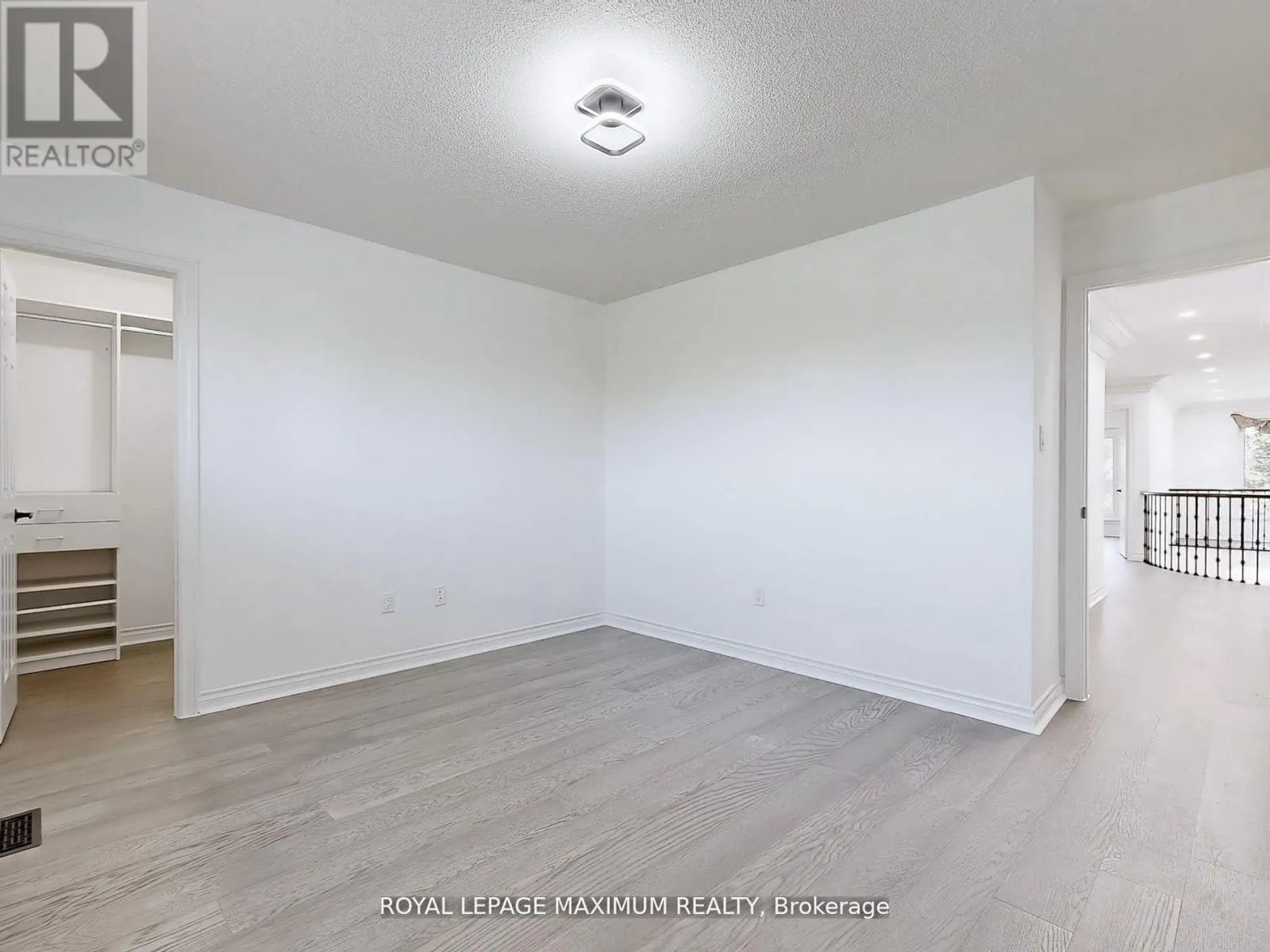 22 A WALTHAM CRESCENT