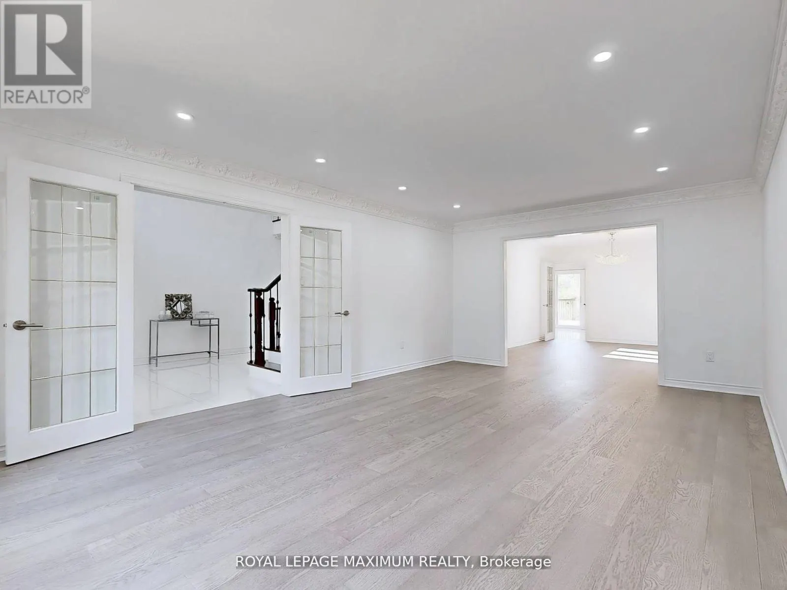 22 A WALTHAM CRESCENT